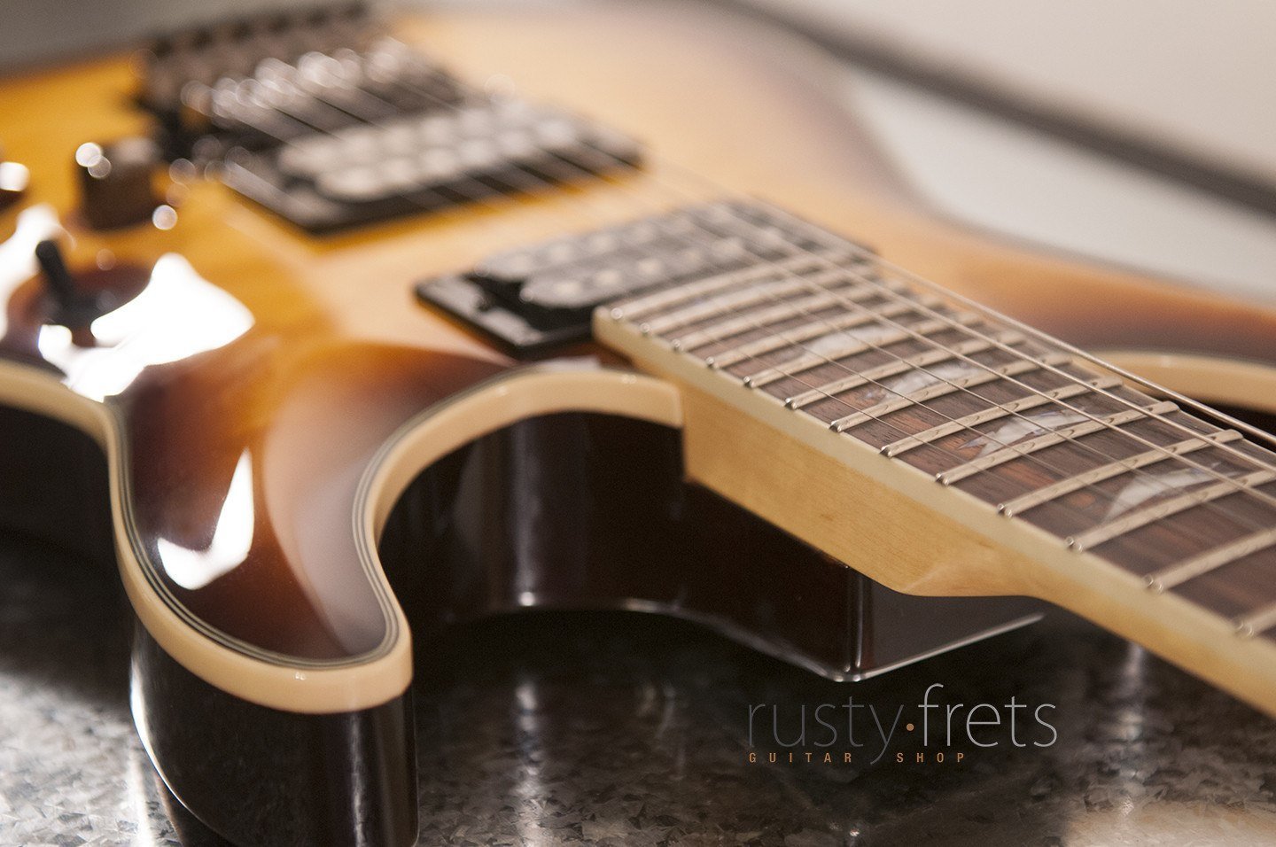 Schecter Guitars Schecter Omen Extreme FR (Floyd Rose) | Vintage Sunburst